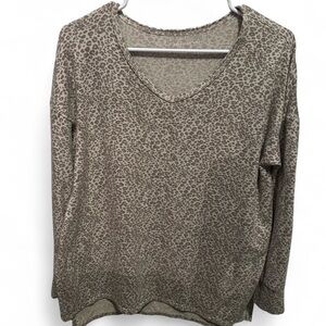 american eagle cream/tan cheetah print long sleeve soft & comfy top